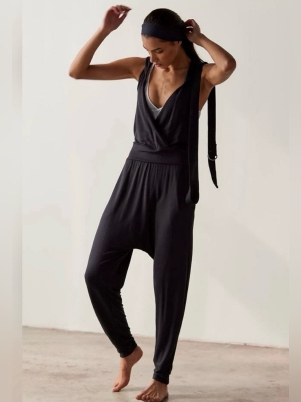 FP Movement Jumpsuit Women S
Black Sleeveless Hooded Surplice Athleisure